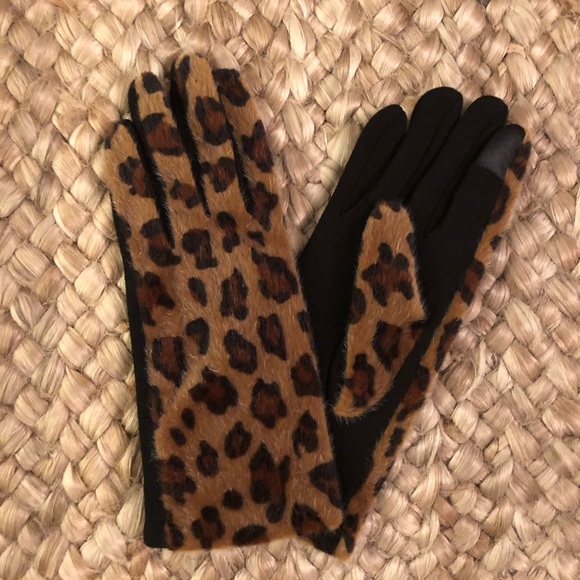 Nine West Accessories - Nine West NWT Cheetah Print & Black Knit Gloves